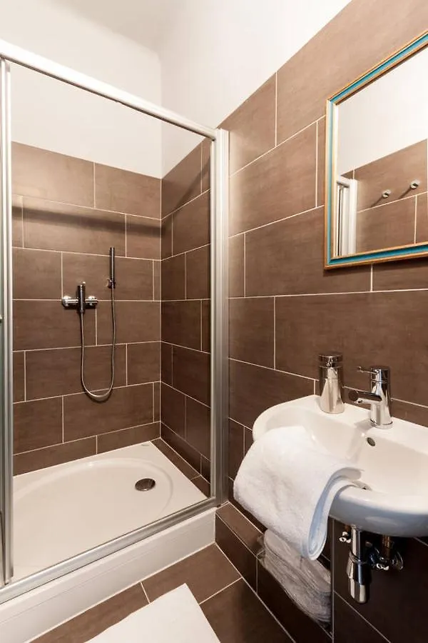 Europe Heart Apartment For 9 布达佩斯 0*,  匈牙利